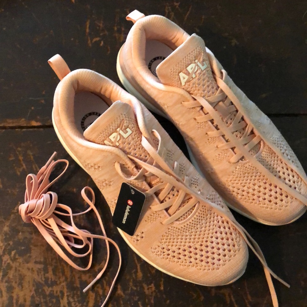 Lululemon Women’s Techloom Pro. Size 11. Blush